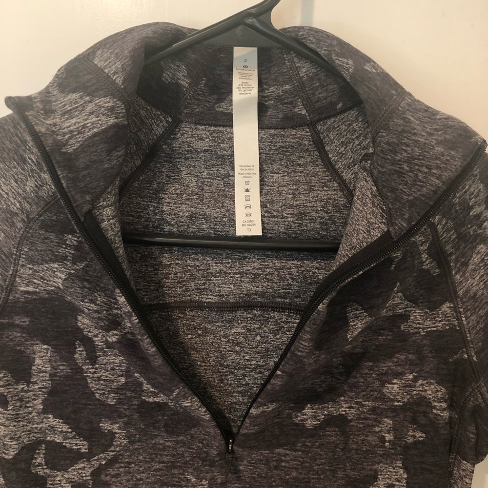 Lululemon 1/2 zip - Picture 5 of 5